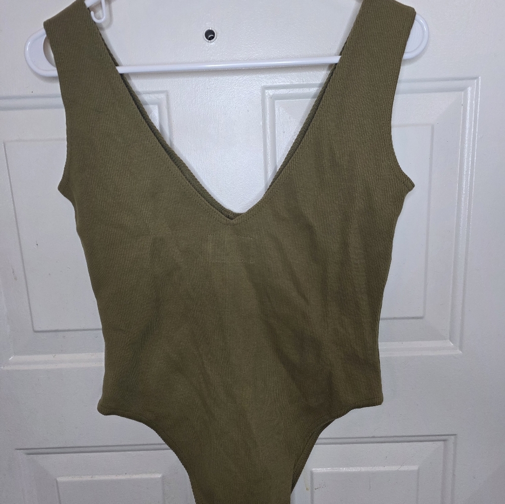Summi Summi‎ Green Bodysuit Sleeveless V-neck Size Medium - Picture 5 of 5